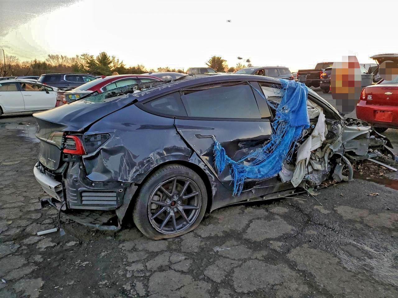 2022 Tesla Model 3 - Фото 3