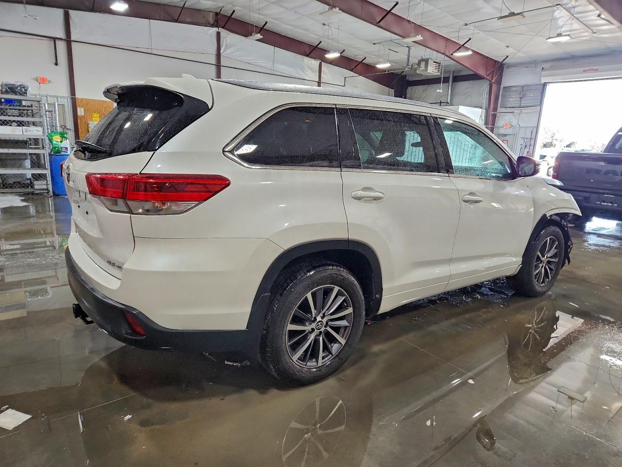 2018 Toyota Highlander Xle - Image 3