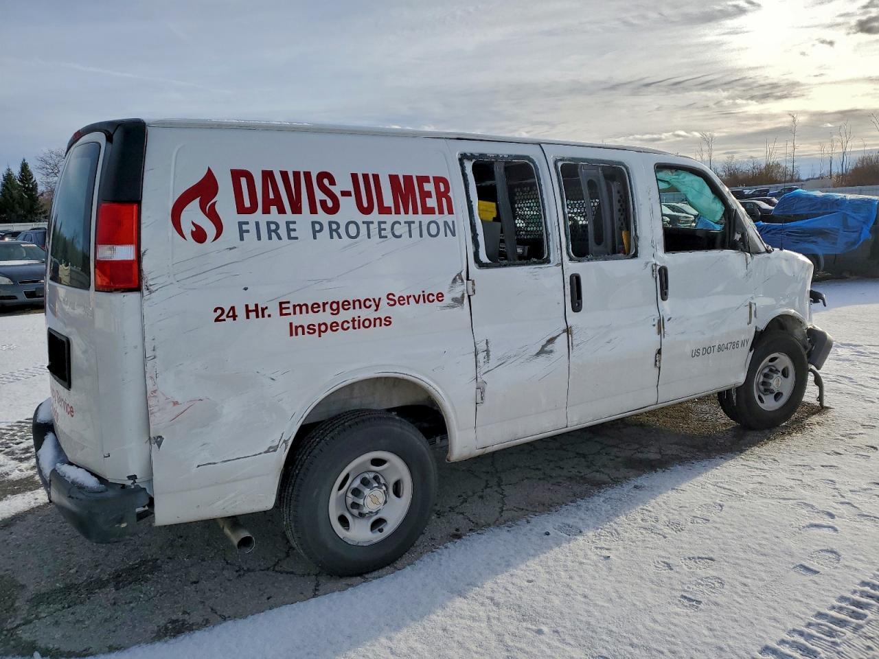 2025 Chevrolet Express G3500 - Фото 3