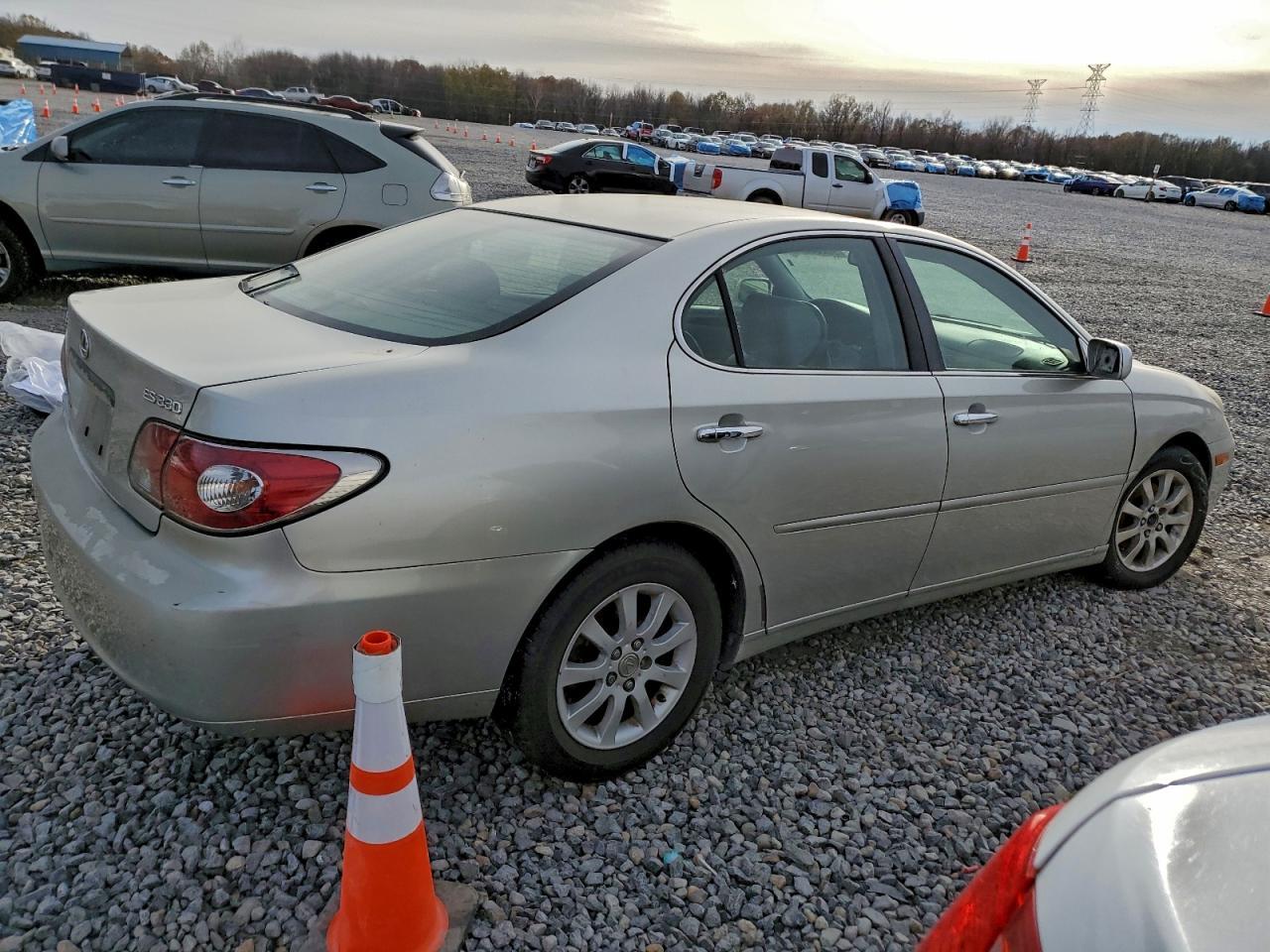 2004 Lexus Es 330 - Image 3