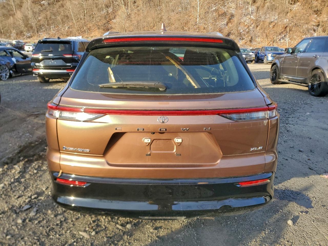 2025 Toyota Crown Signia Xle - Image 6