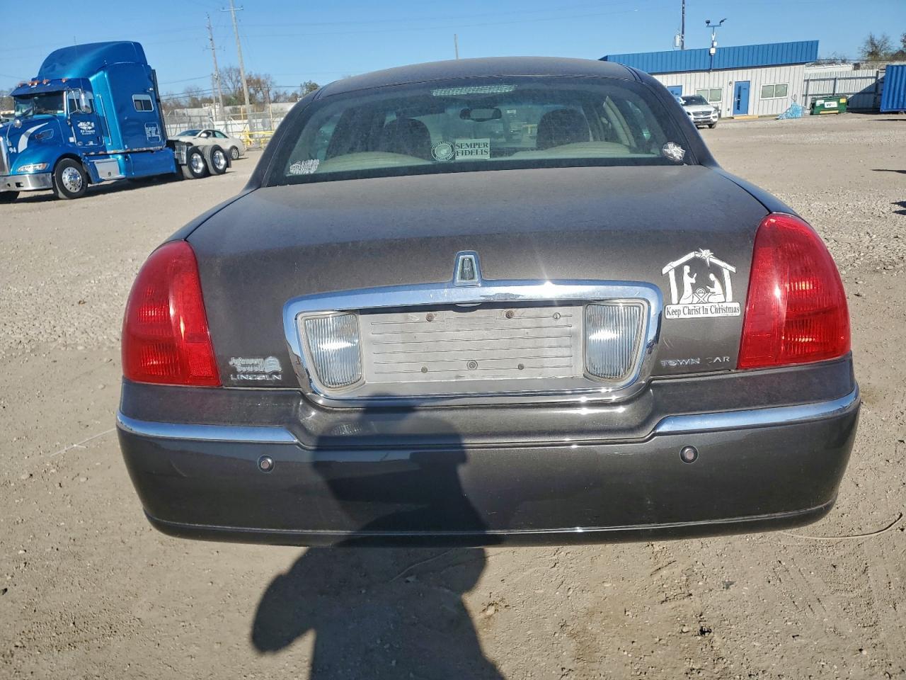 2005 Lincoln Town Car Signature Limited - Фото 6