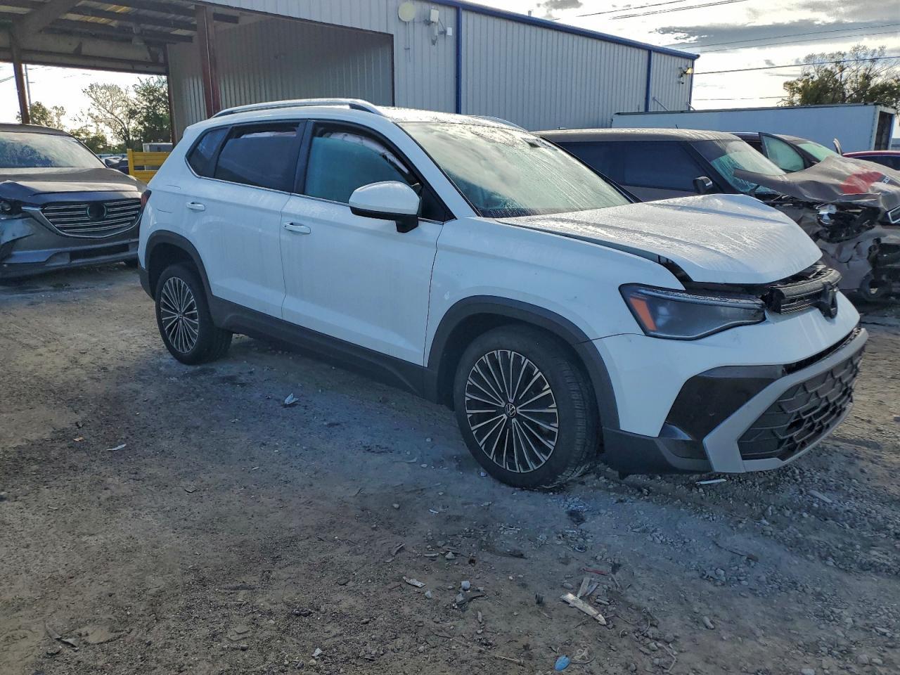 2025 Volkswagen Taos Se - Image 4