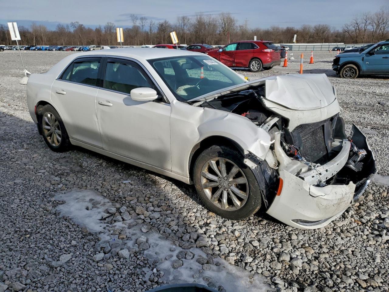 2017 Chrysler 300 Limited - Фото 4