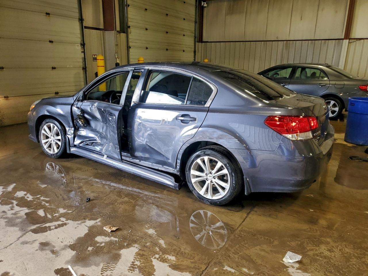 2014 Subaru Legacy 2.5I - Фото 2