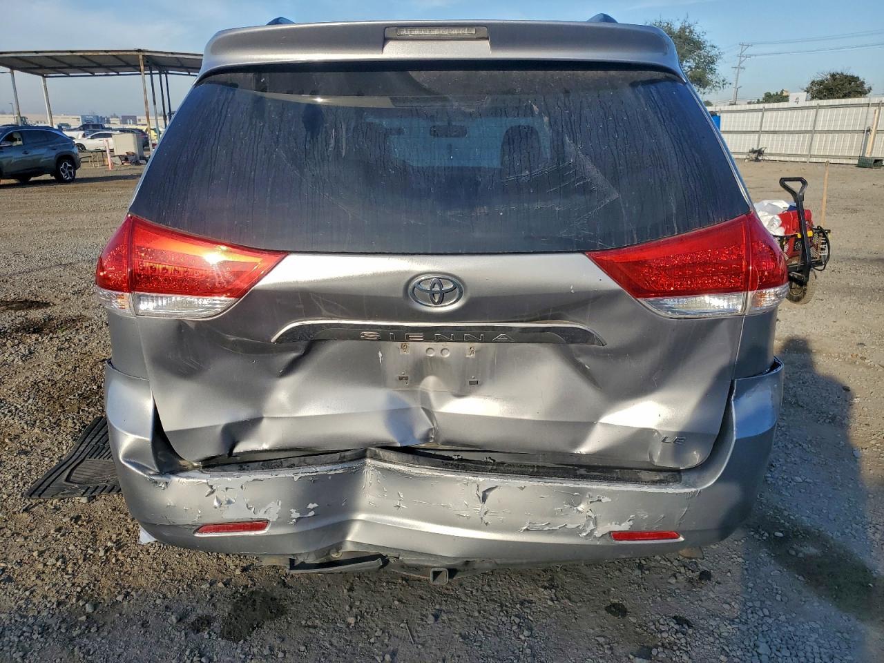 2011 Toyota Sienna Le - Фото 6