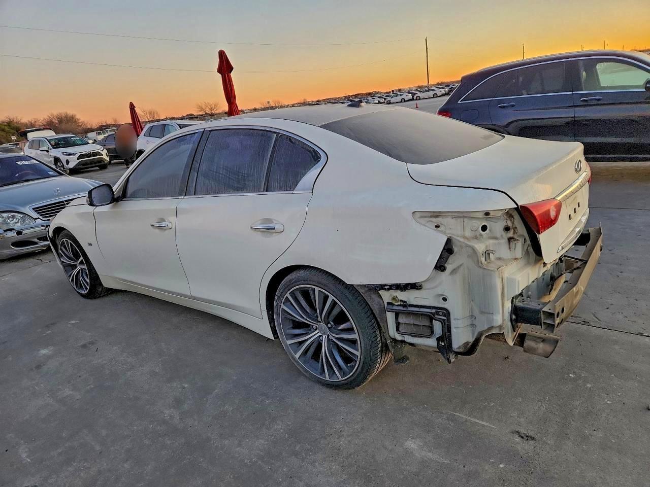 2017 Infiniti Q50 Premium - Фото 2