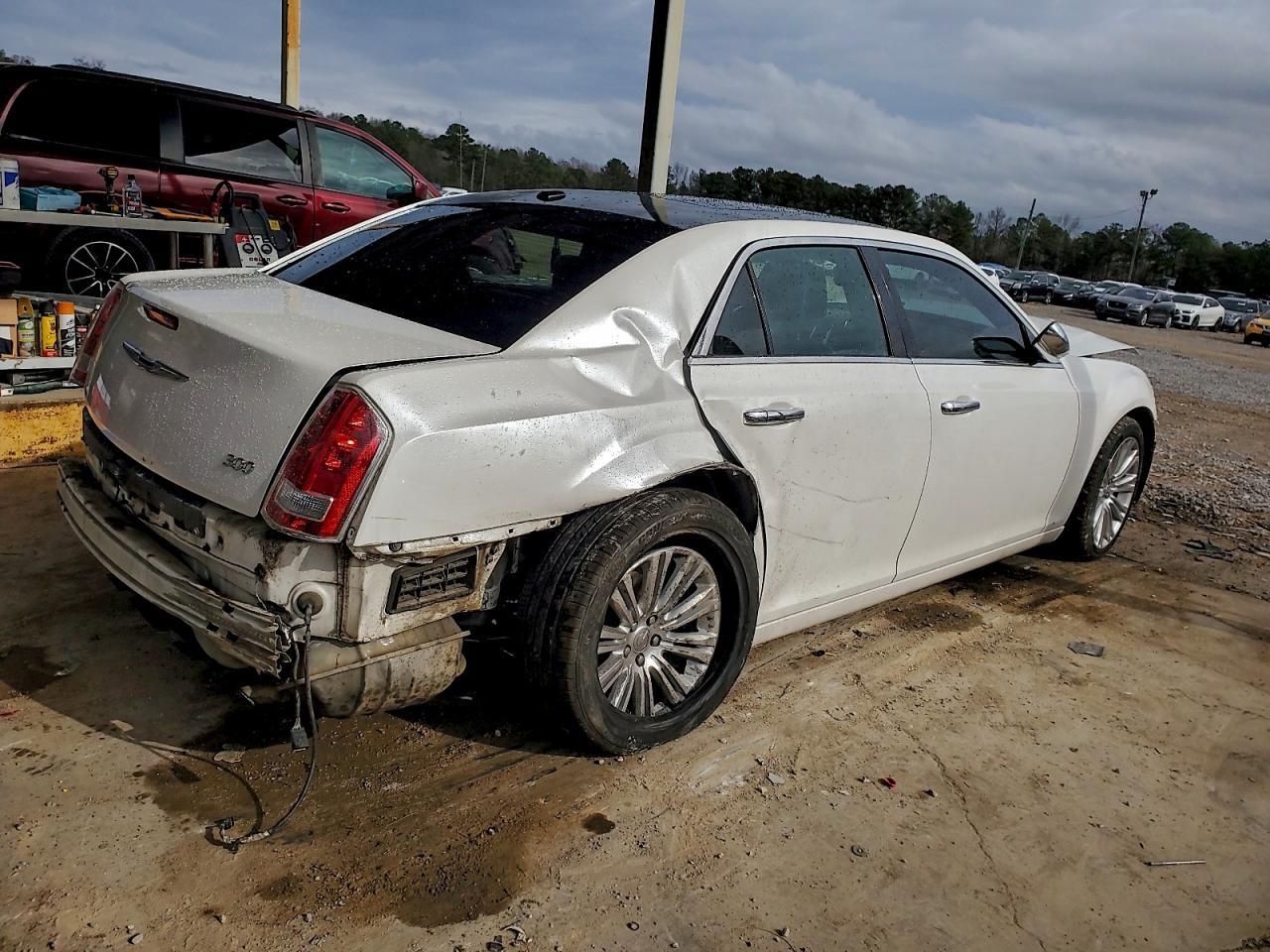 2011 Chrysler 300 Limited - Фото 3