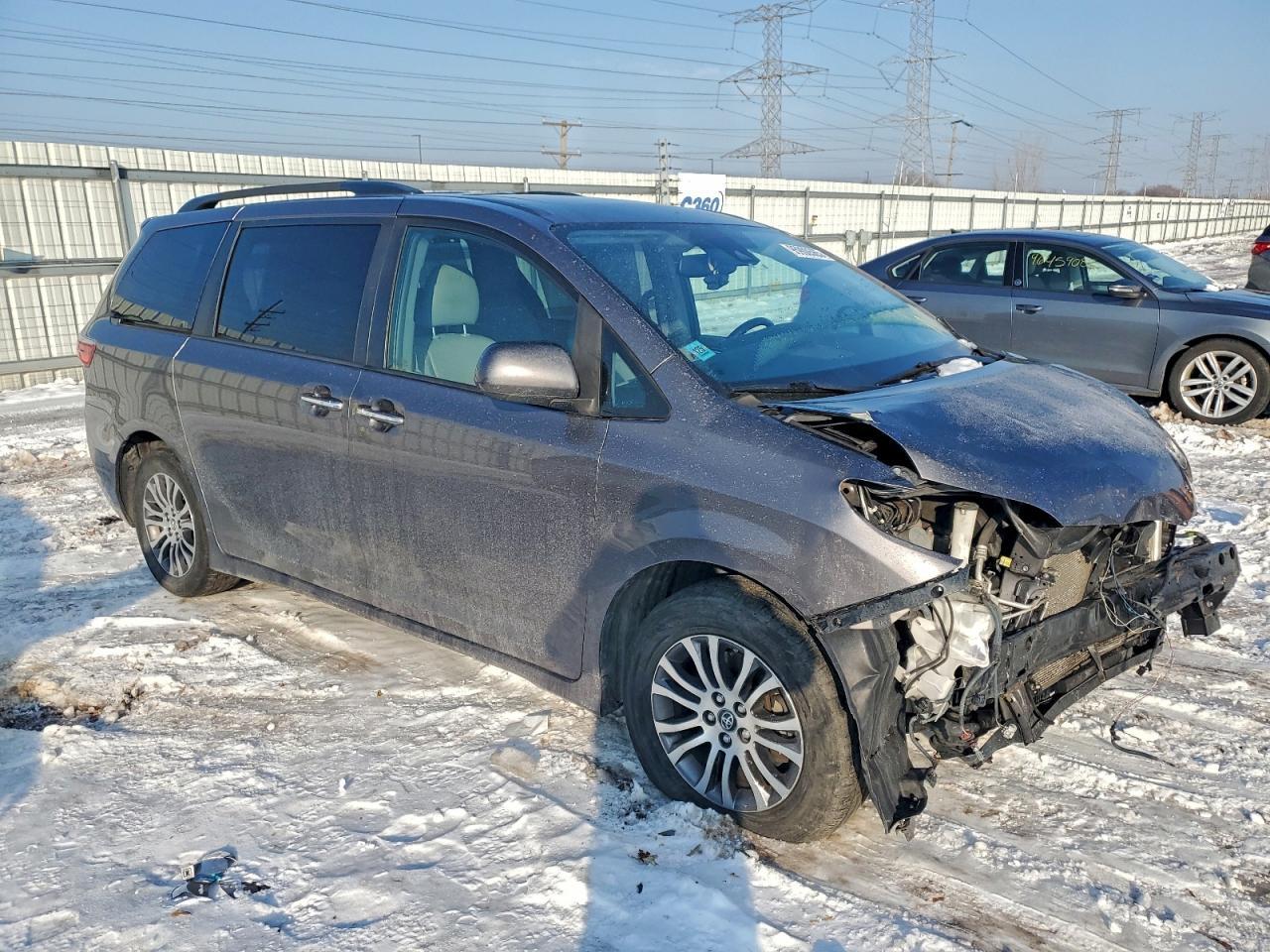 2019 Toyota Sienna Xle - Фото 4