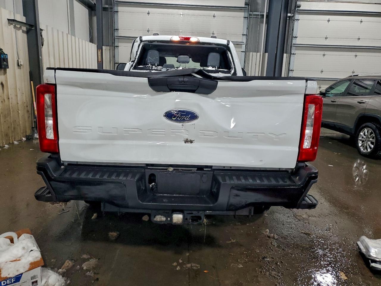 2025 Ford F250 Super Duty - Фото 6