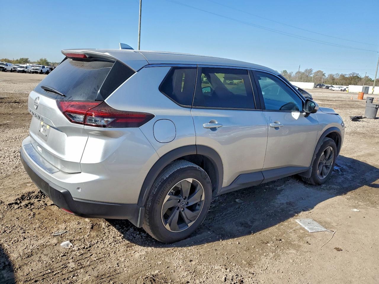 2025 Nissan Rogue Sv - Image 3