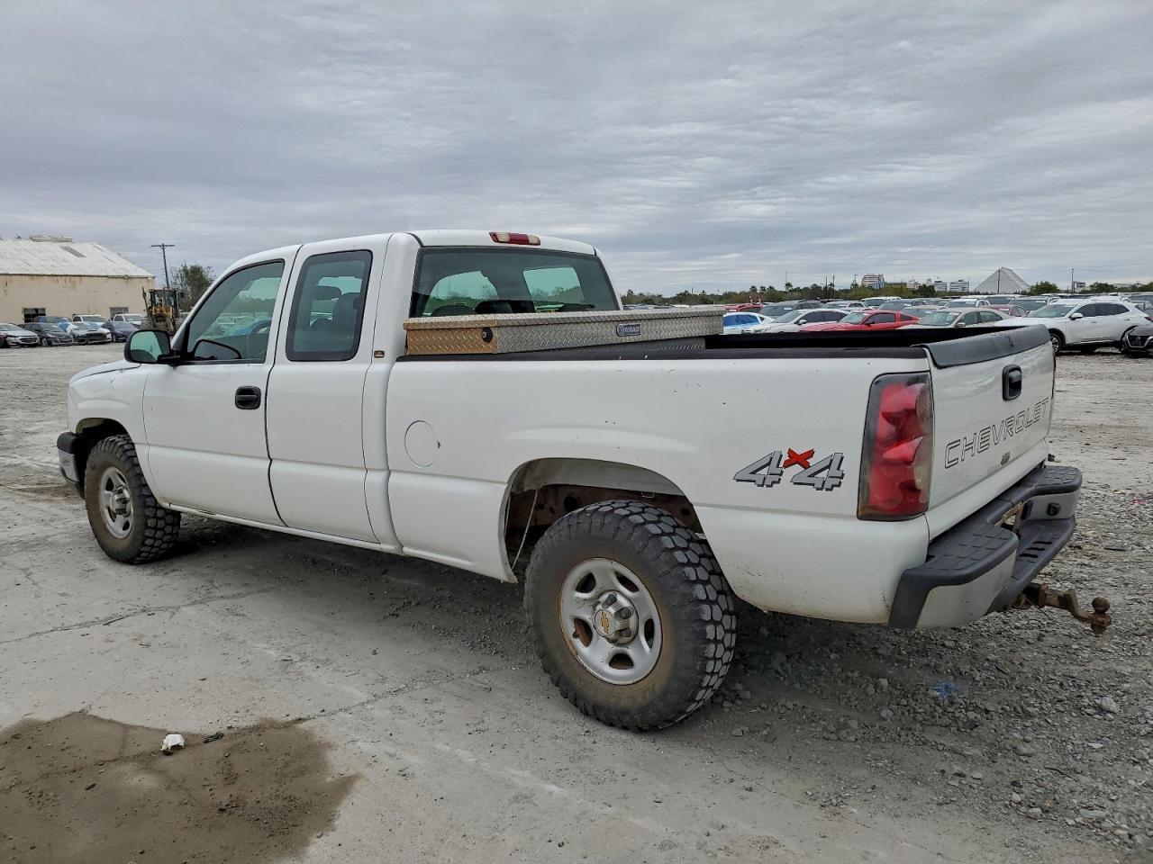 2004 Chevrolet Silverado K1500 - Image 2