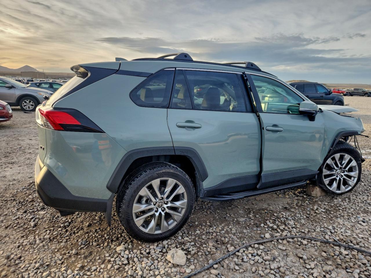 2022 Toyota Rav4 Xle Premium - Image 3