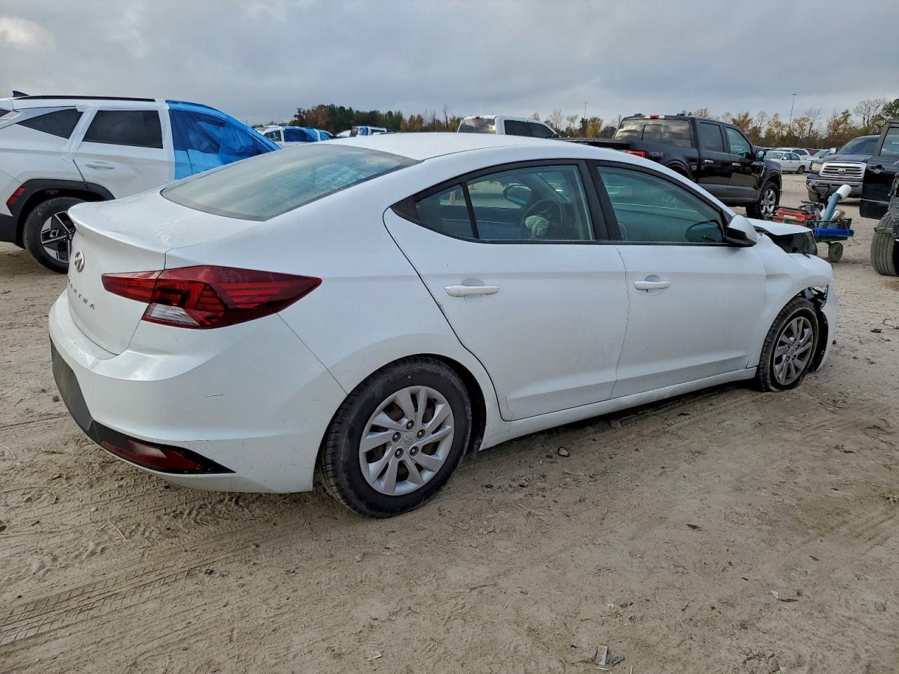 2019 Hyundai Elantra Se - Image 3