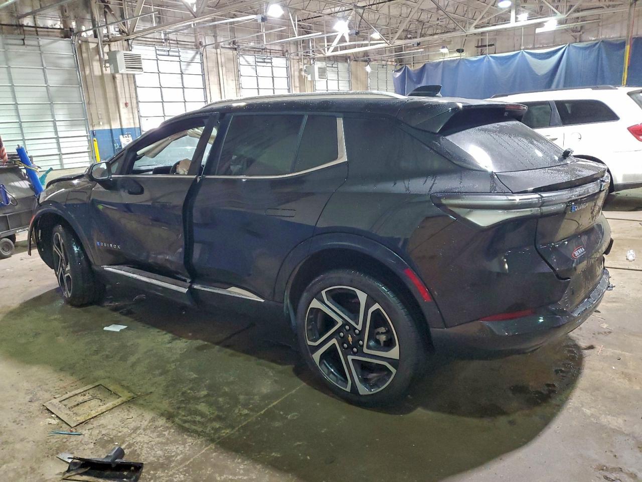 2025 Chevrolet Equinox Lt - Image 2