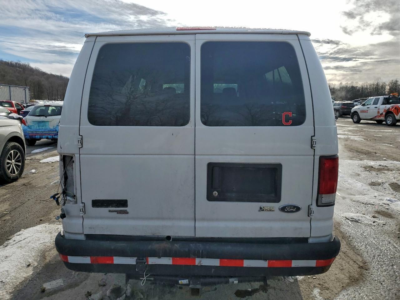 2011 Ford Econoline E350 Super Duty Wagon - Image 6