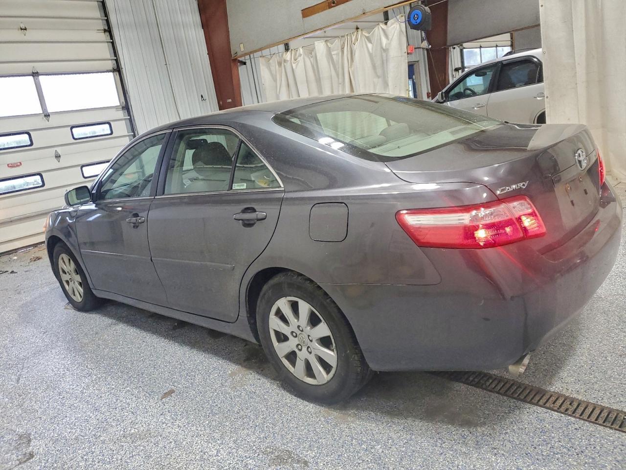 2007 Toyota Camry Le - Image 2