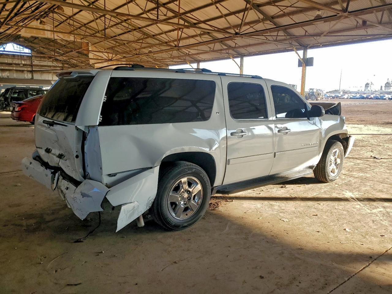 2007 Chevrolet Suburban C1500 - Image 3