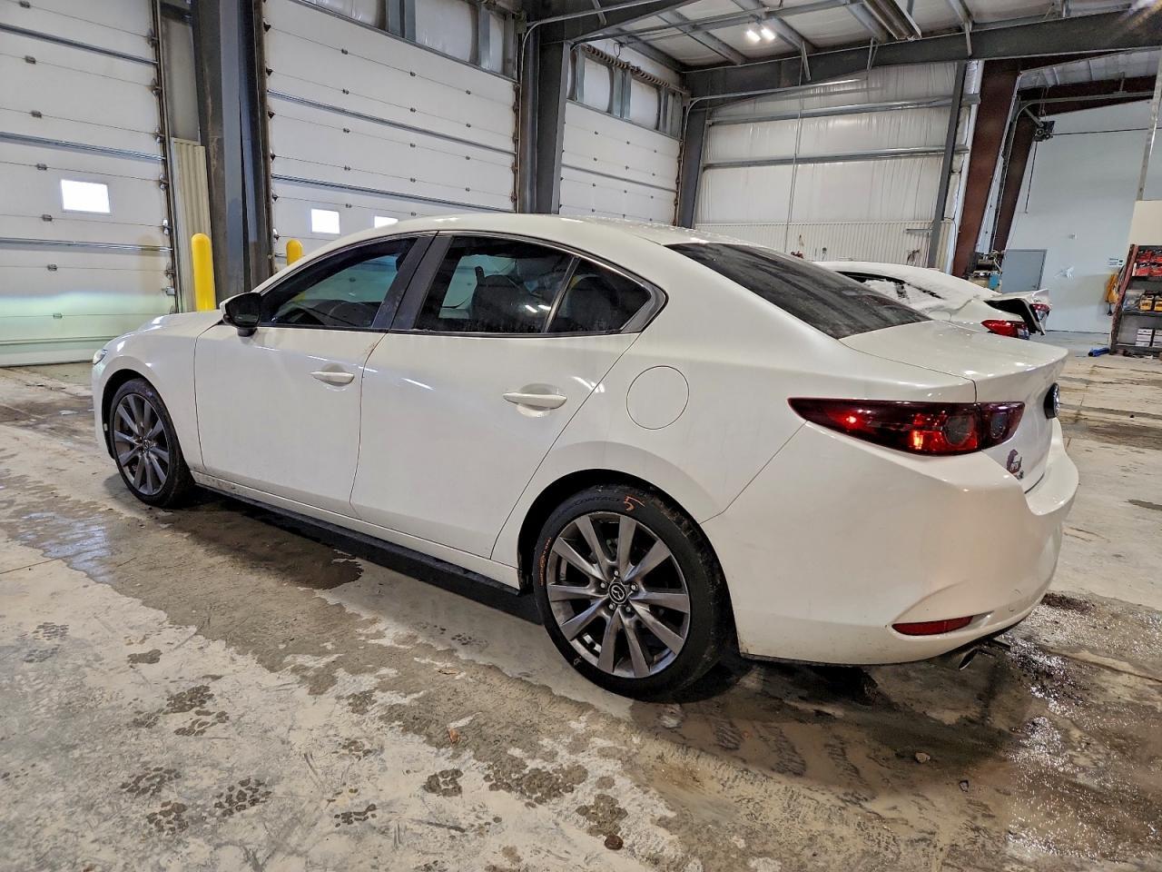 2021 Mazda 3 Select - Фото 2