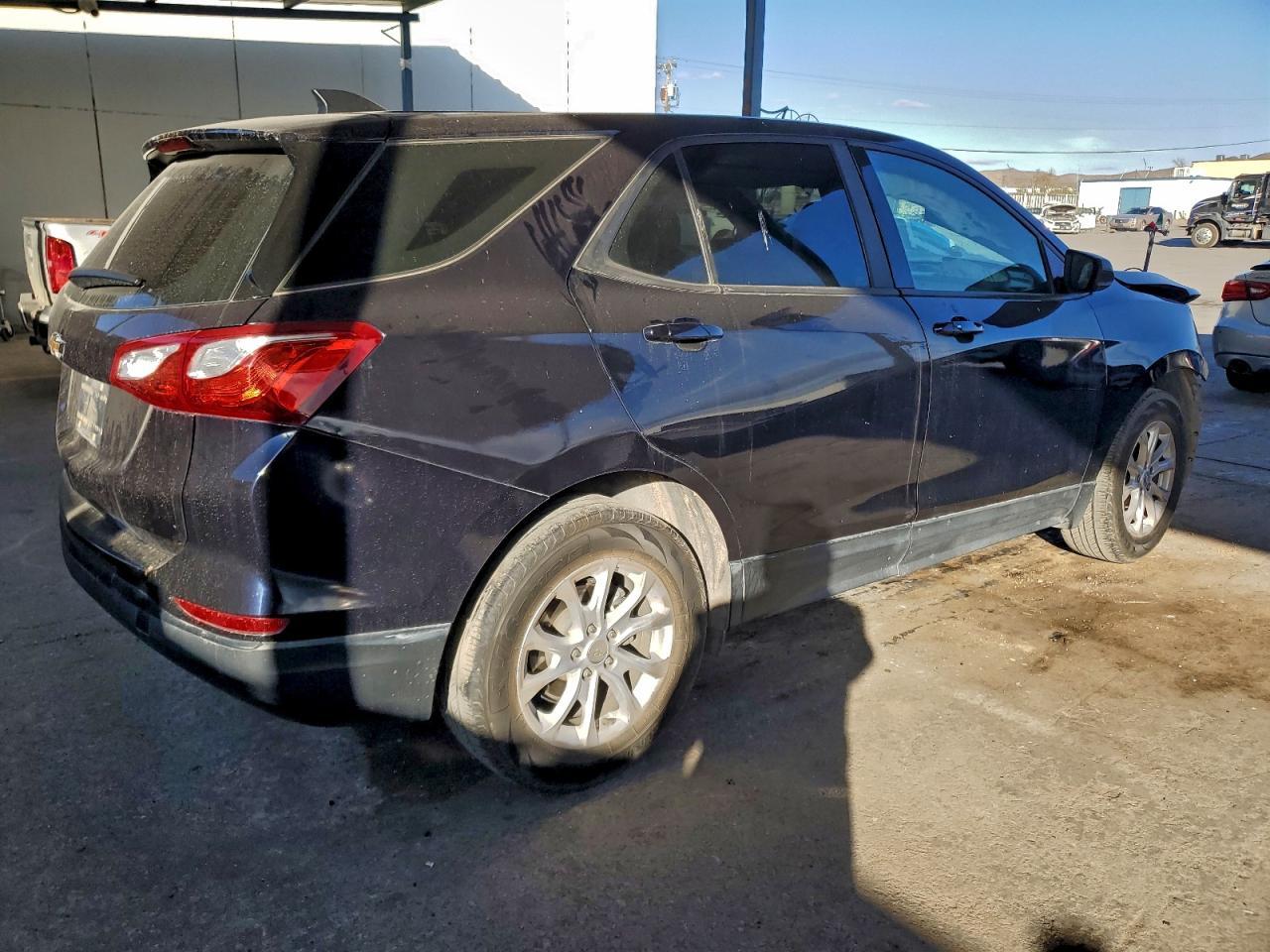 2020 Chevrolet Equinox Ls - Фото 3