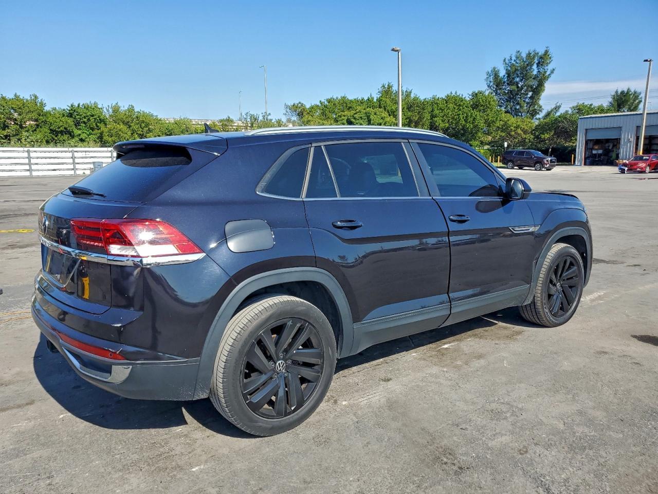 2022 Volkswagen Atlas Cross Sport Se - Image 3