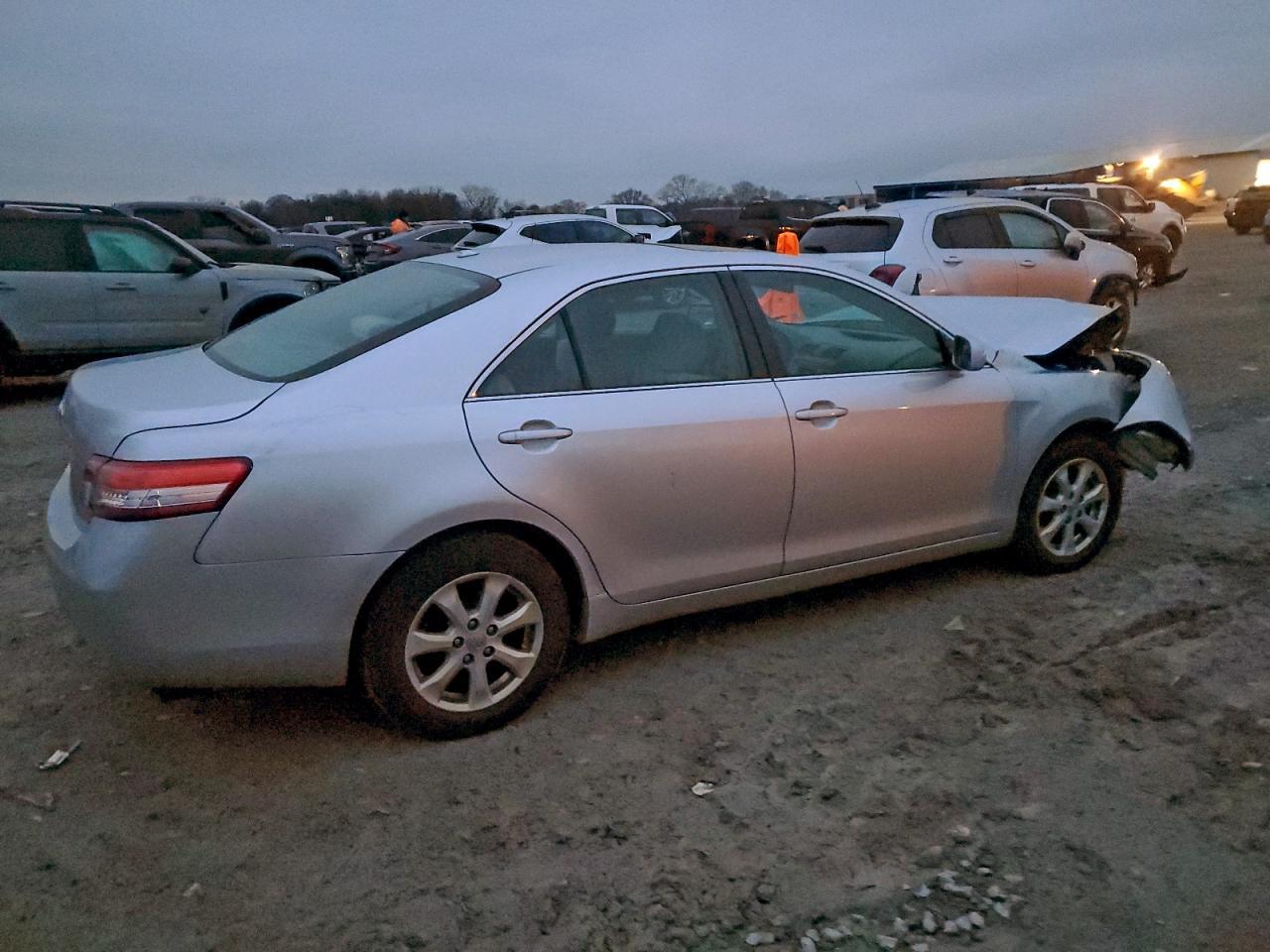 2011 Toyota Camry Base - Фото 3