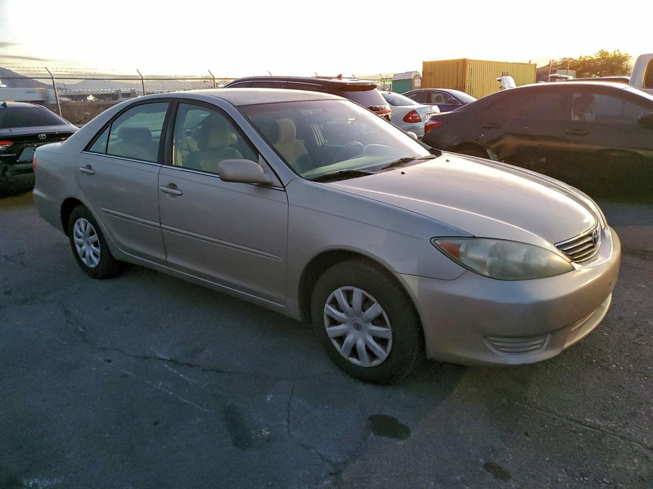 2005 Toyota Camry Le - Image 4