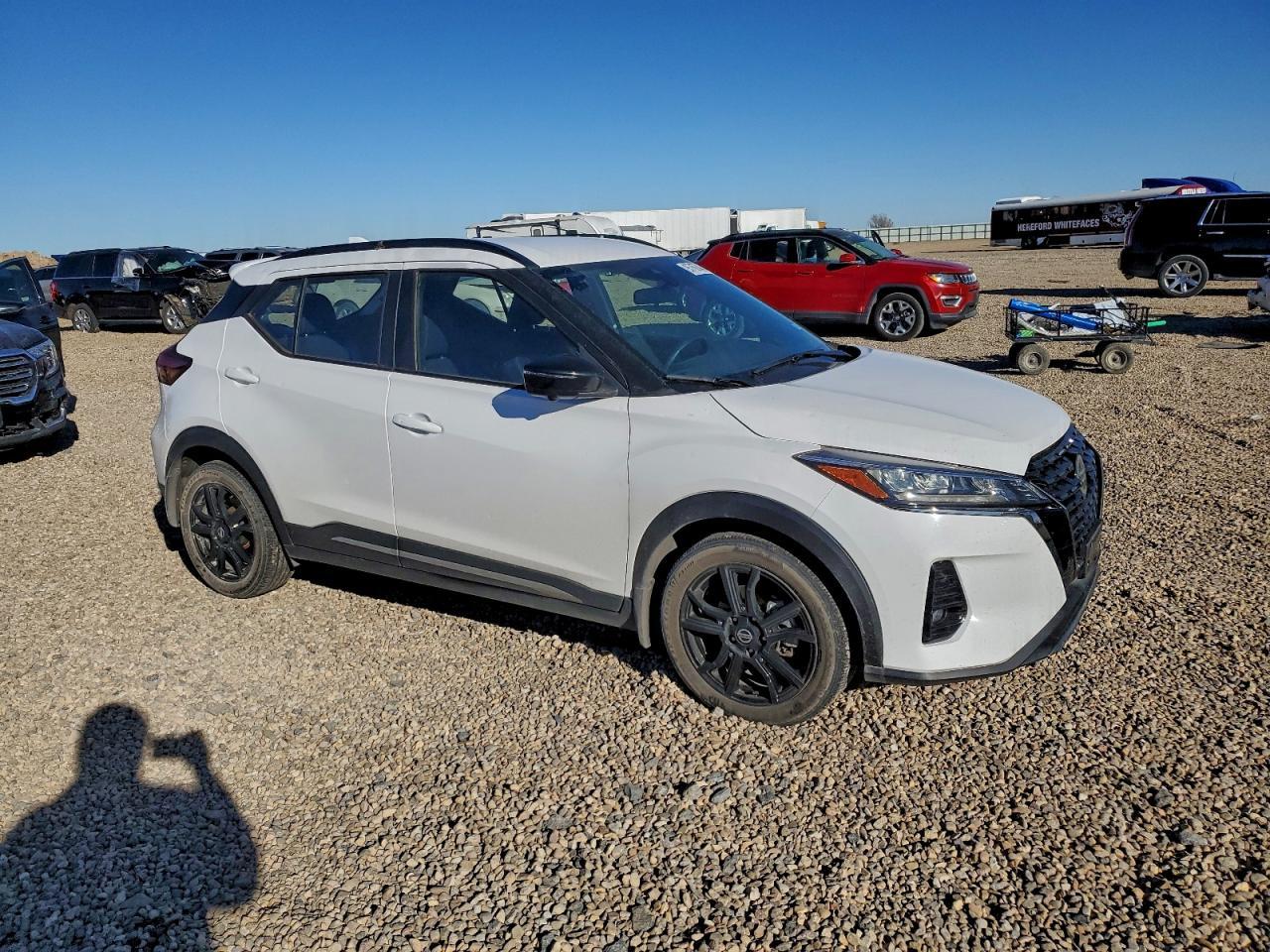 2021 Nissan Kicks Sr - Image 4