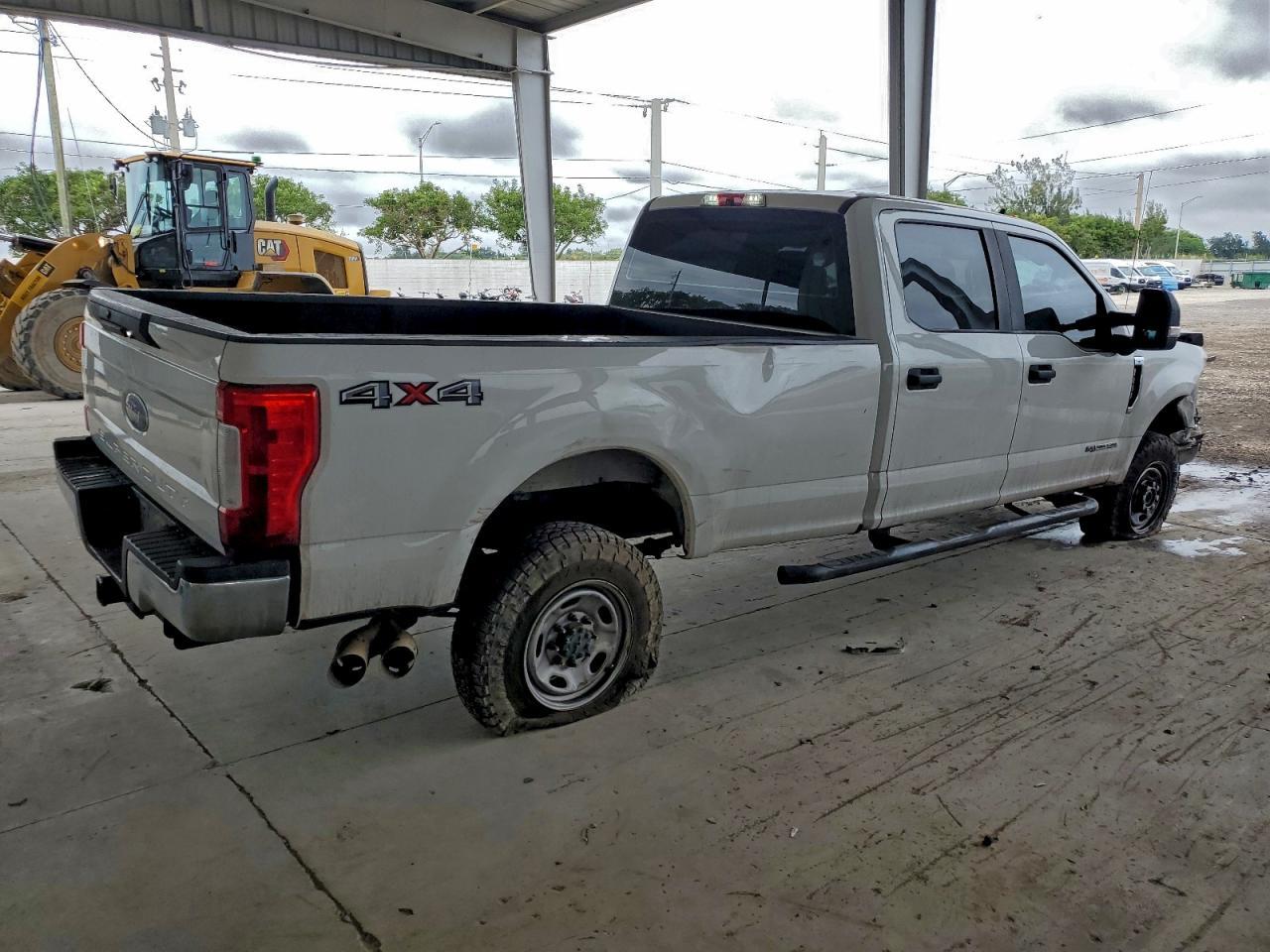 2019 Ford F250 Super Duty - Фото 3