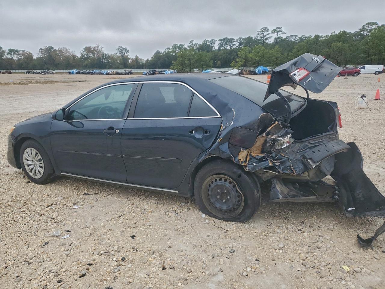 2014 Toyota Camry L - Фото 2