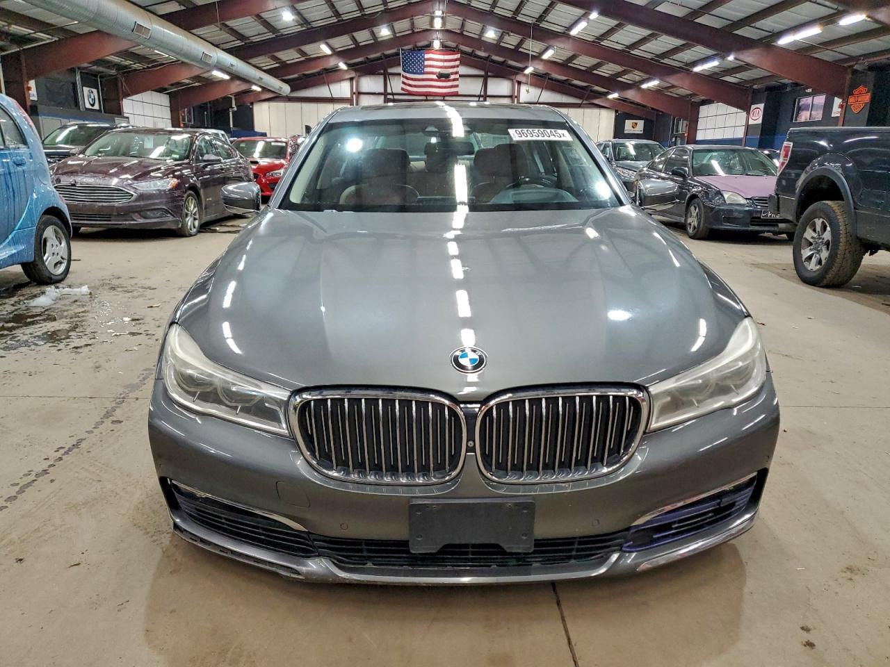 2016 BMW 750 Xi - Фото 5