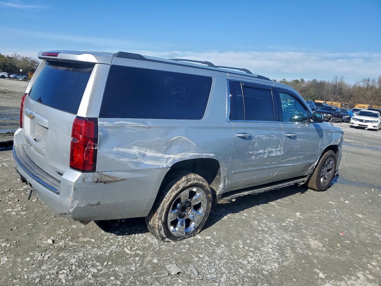 2017 Chevrolet Suburban C1500 Premier - Image 3