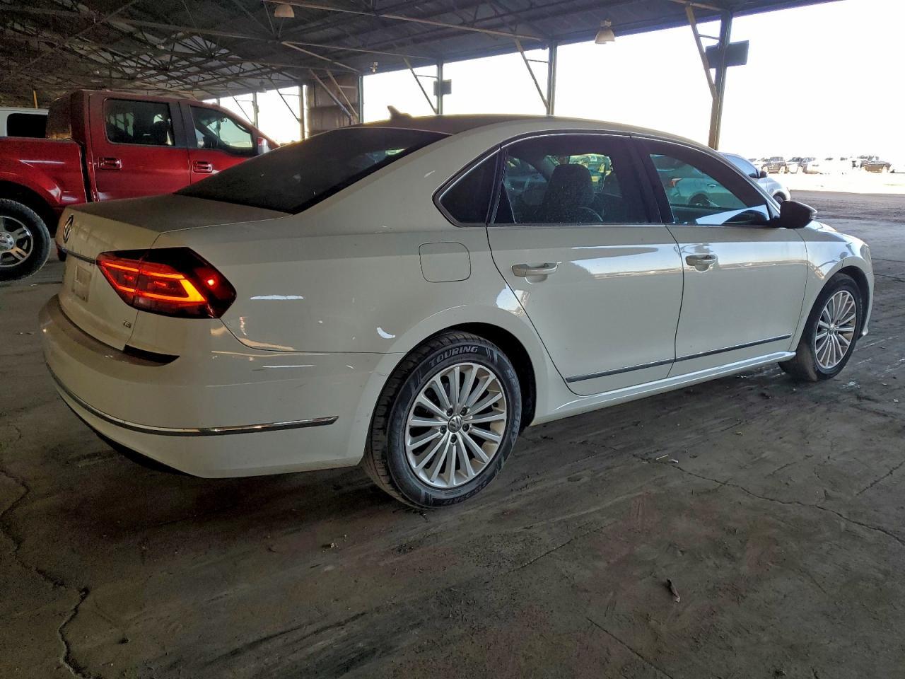 2017 Volkswagen Passat Se - Фото 3