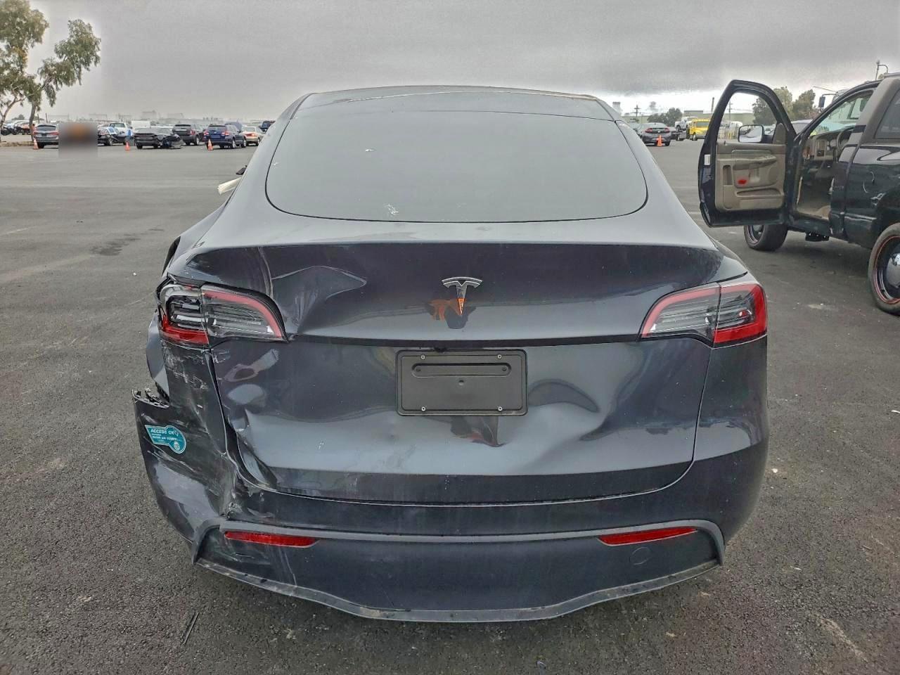 2025 Tesla Model Y - Image 6
