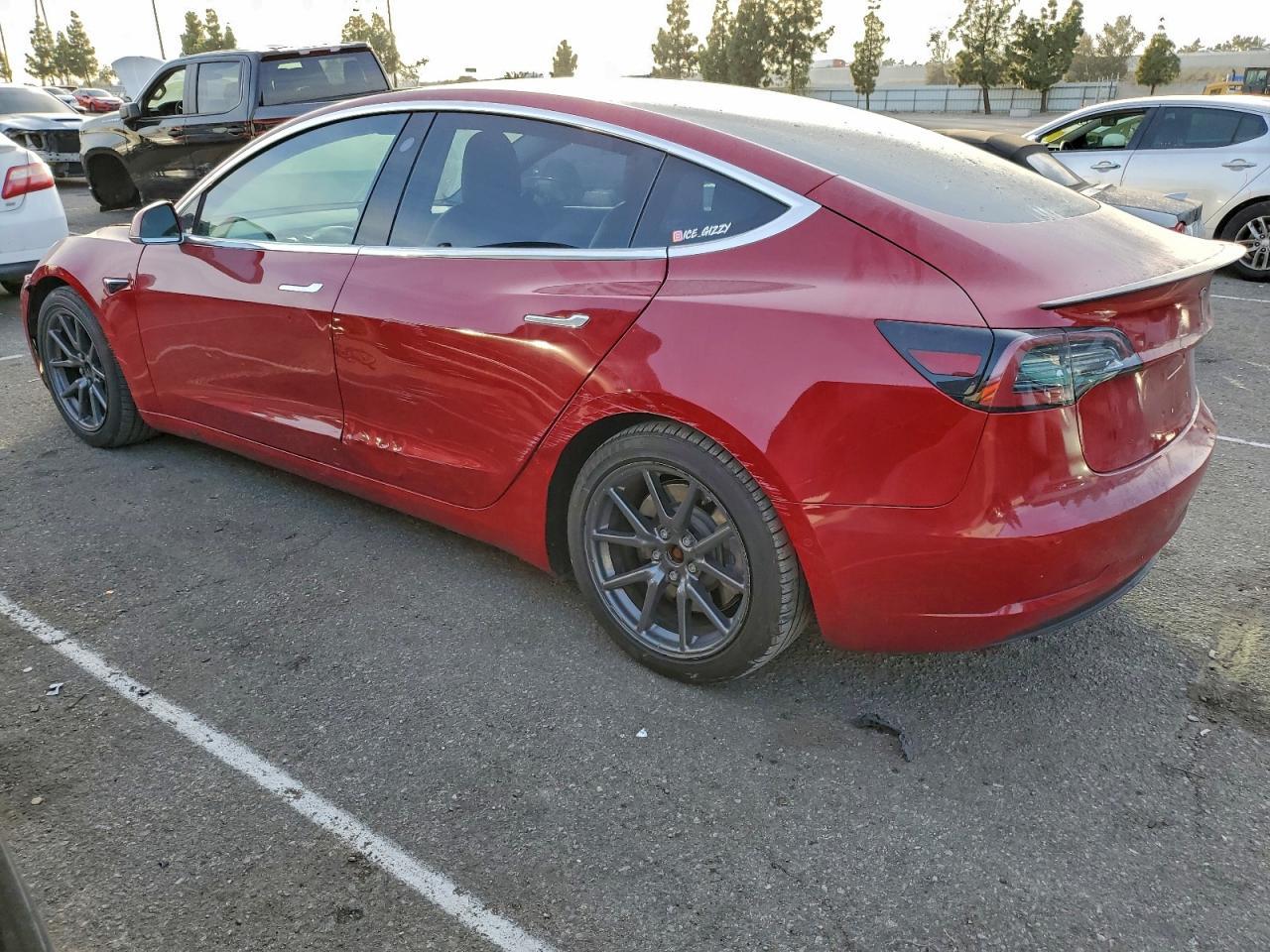 2018 Tesla Model 3 - Фото 2