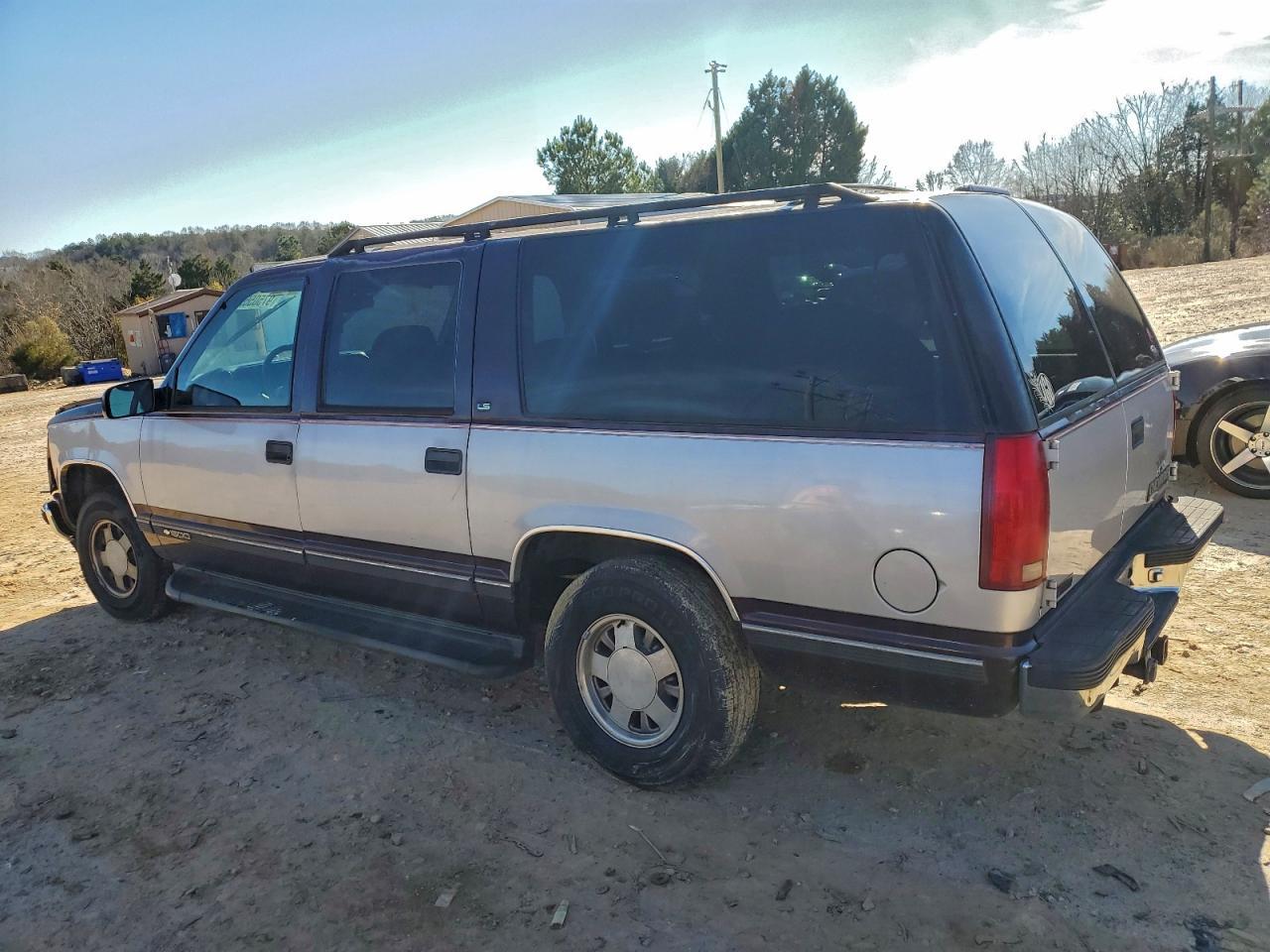 1997 Chevrolet Suburban C1500 - Image 2