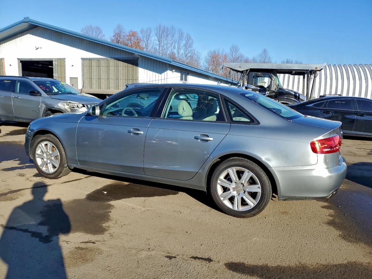 2010 Audi A4 Premium - Фото 2