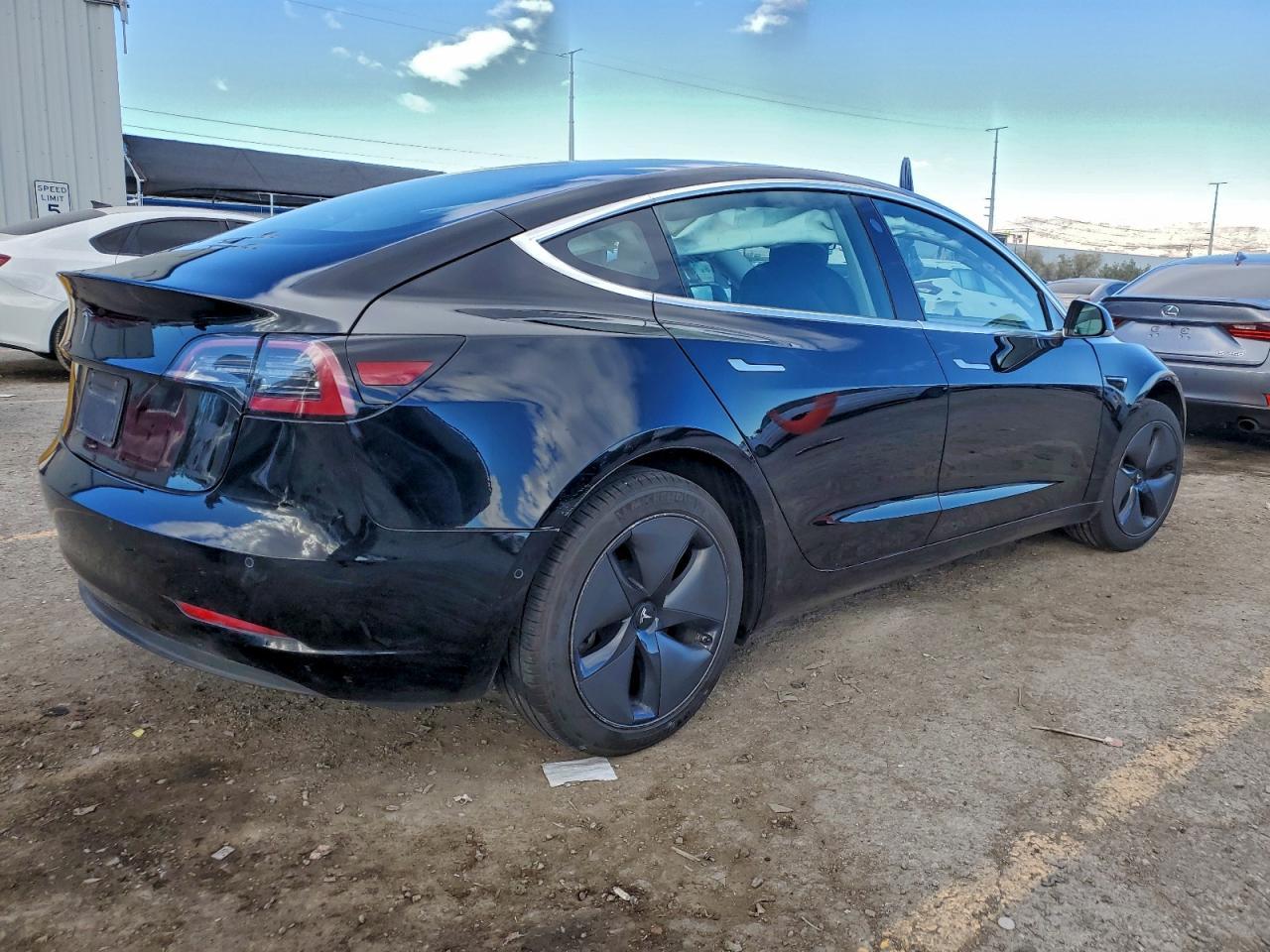 2020 Tesla Model 3 - Фото 3