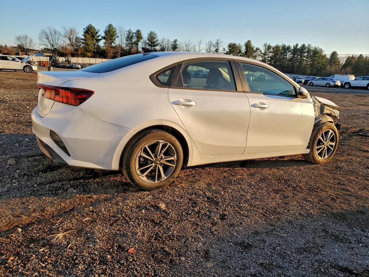2023 Kia Forte Lx - Фото 3