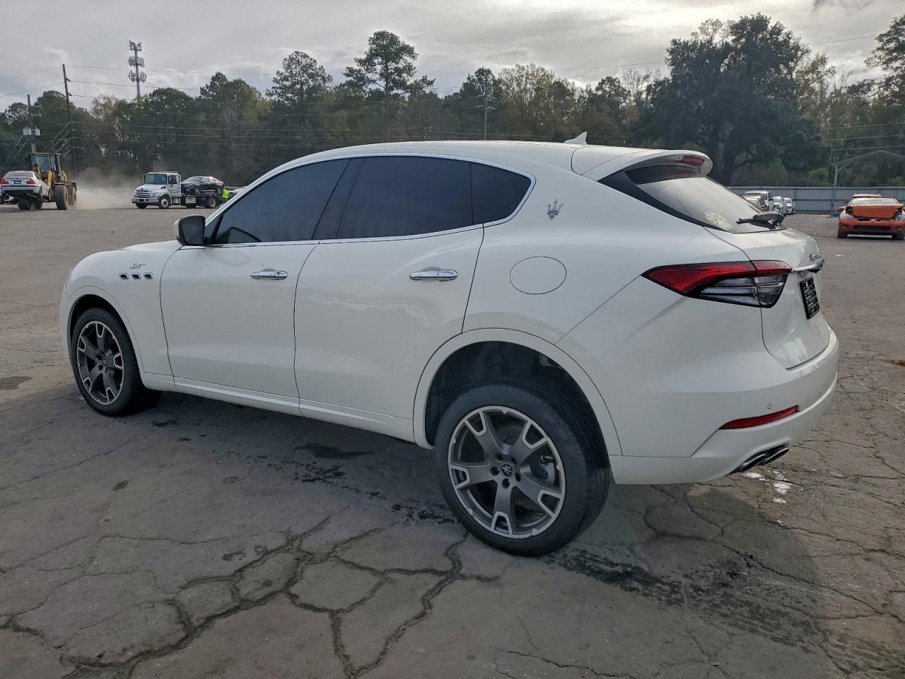 2022 Maserati Levante Base - Image 2