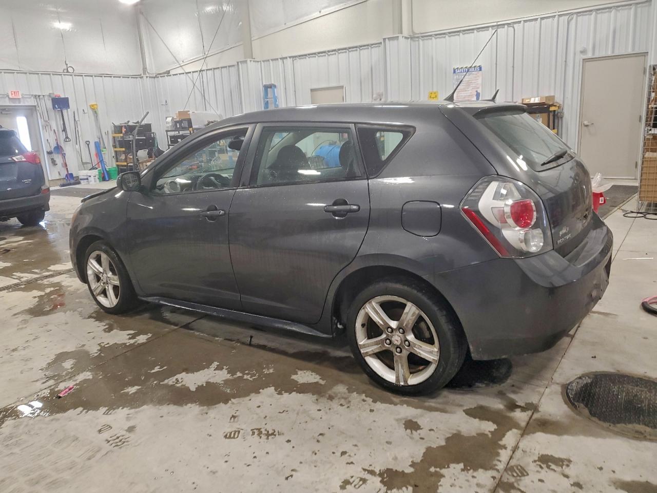 2010 Pontiac Vibe - Фото 2