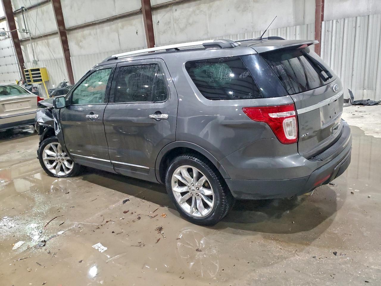 2015 Ford Explorer Xlt - Image 2