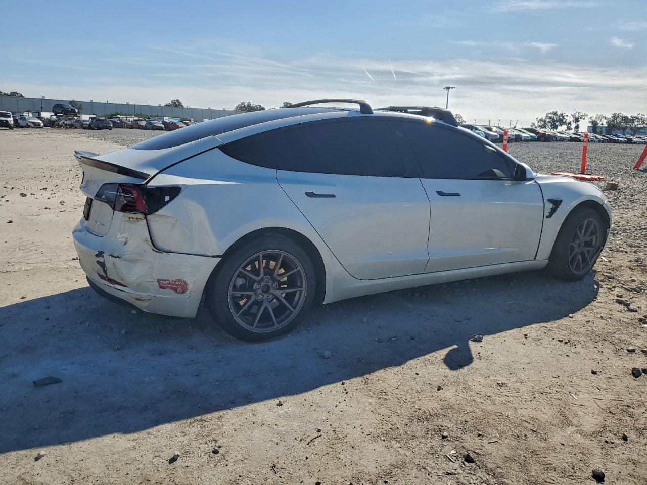 2023 Tesla Model 3 - Фото 3