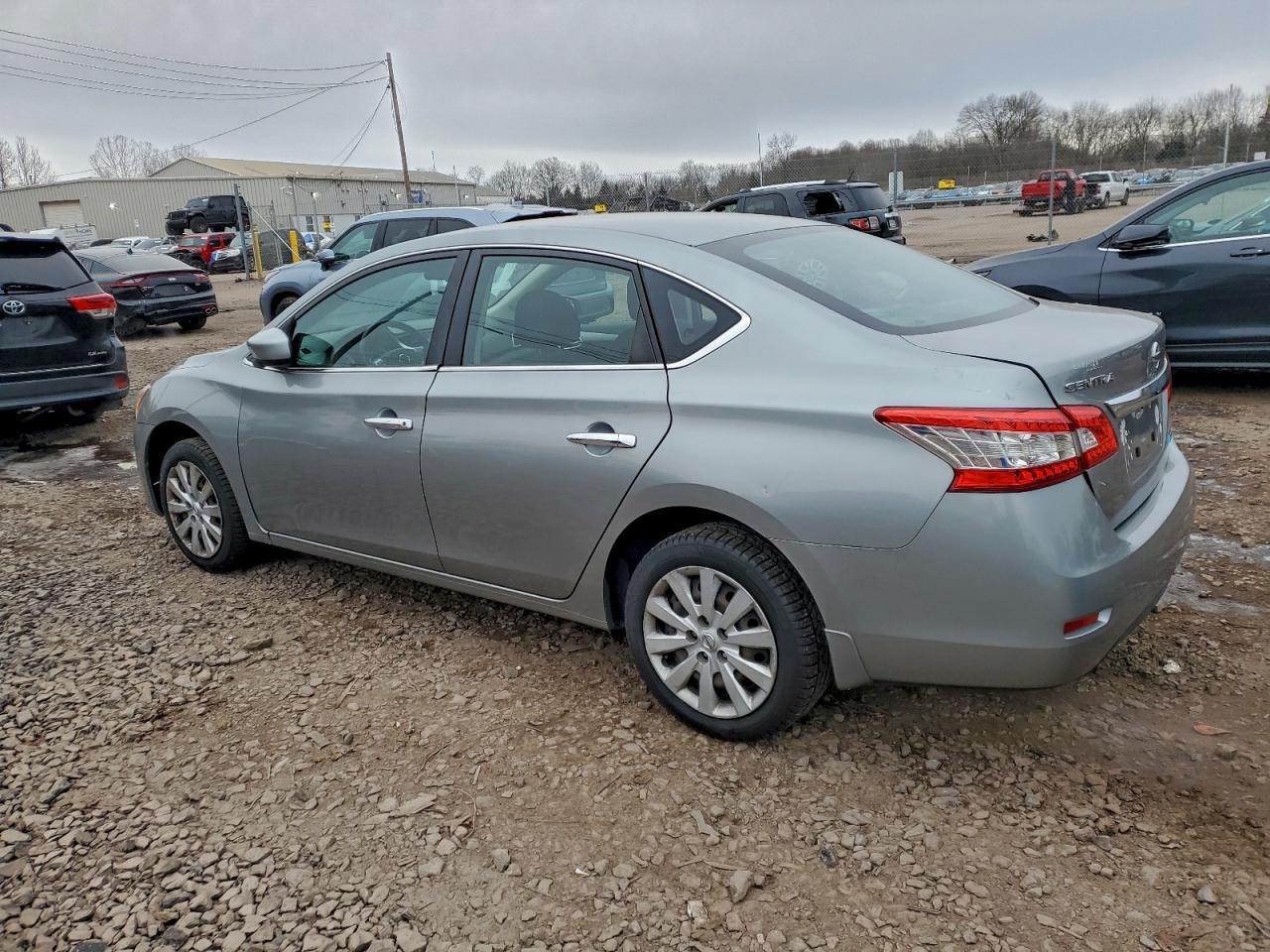 2014 Nissan Sentra S - Фото 2
