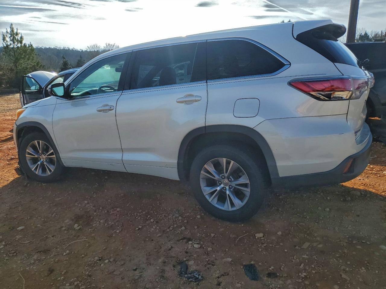 2014 Toyota Highlander - Image 2