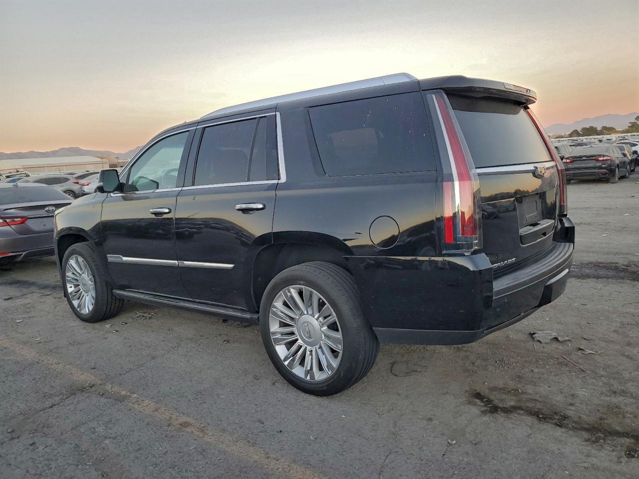 2016 Cadillac Escalade Platinum - Image 2