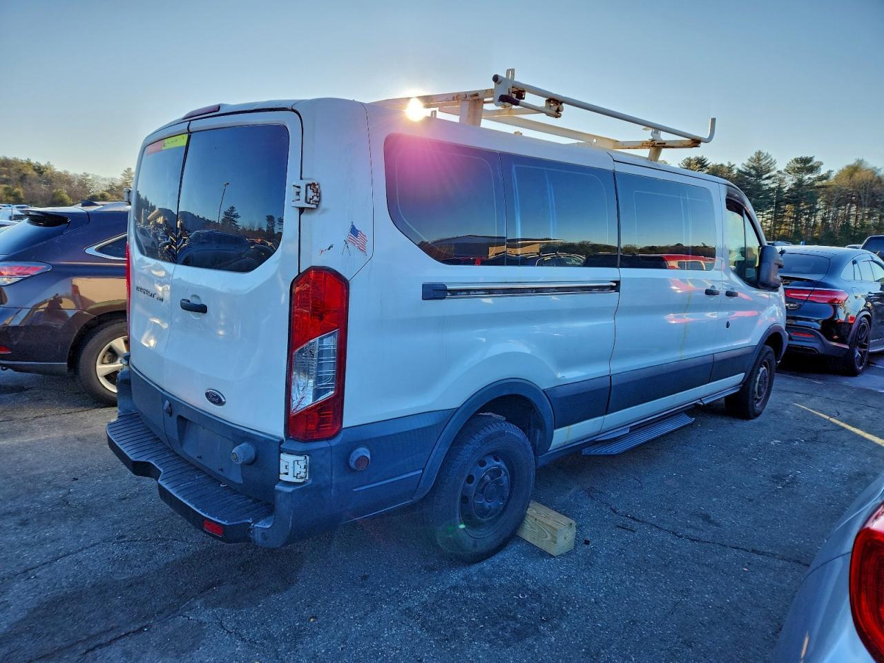 2016 Ford Transit T-150 - Фото 3