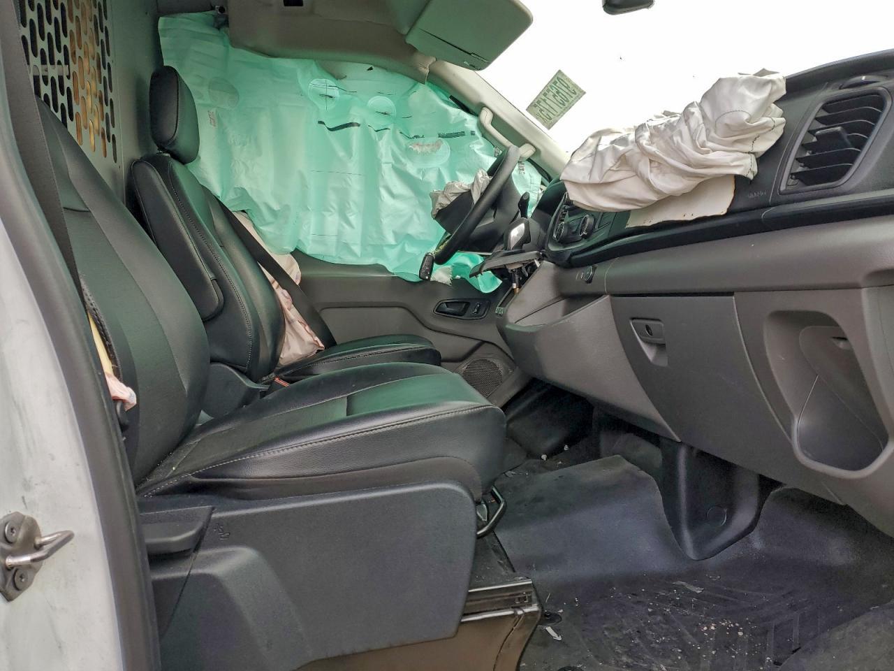 2022 Ford Transit T-250 Delivery Van - Image 7