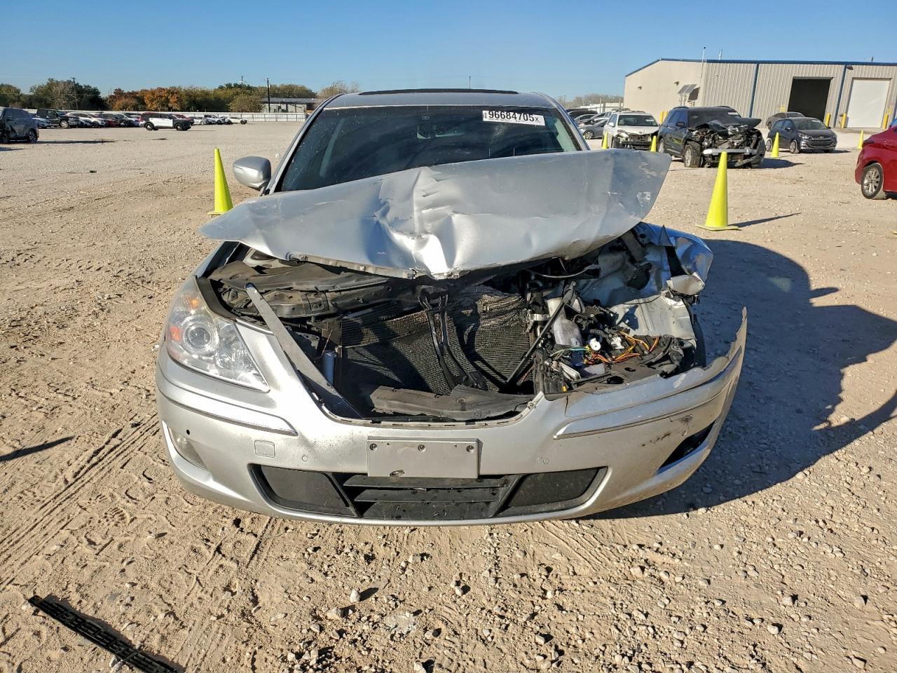 2011 Hyundai Genesis 3.8L - Фото 5