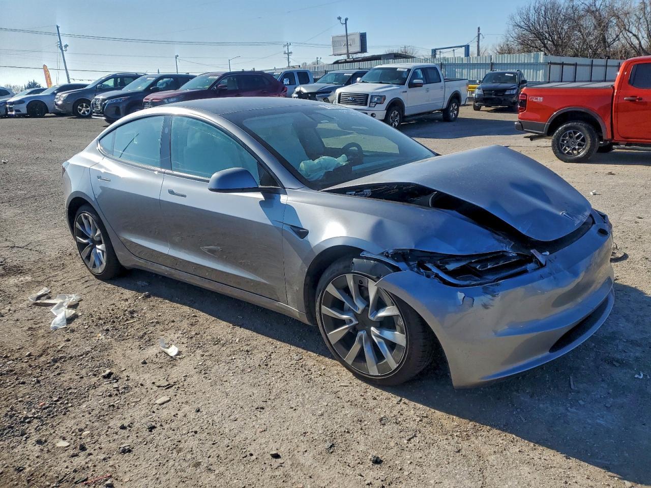 2025 Tesla Model 3 - Фото 4